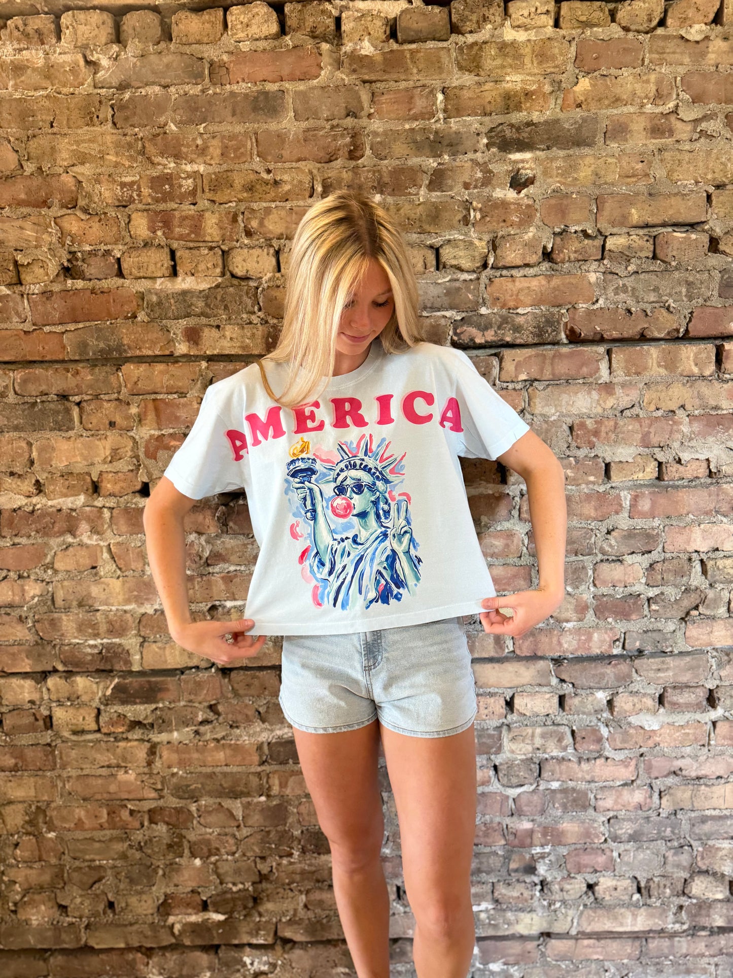 Bubble gum Statue of Liberty T-Shirt