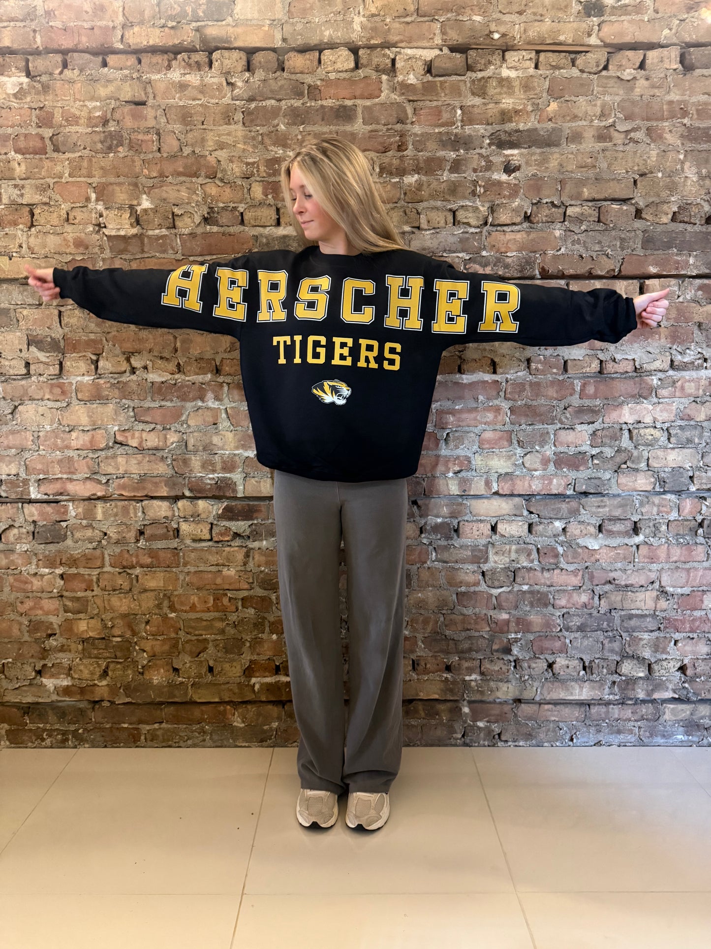 Herscher Tigers Banner Crewneck